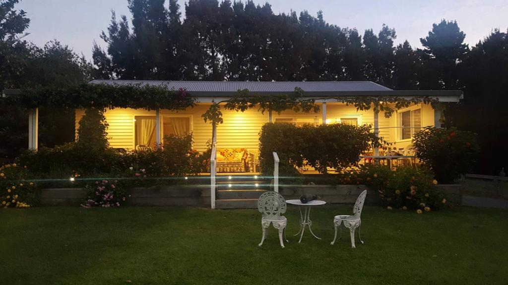 Miranda Orchard Cottage Exterior photo